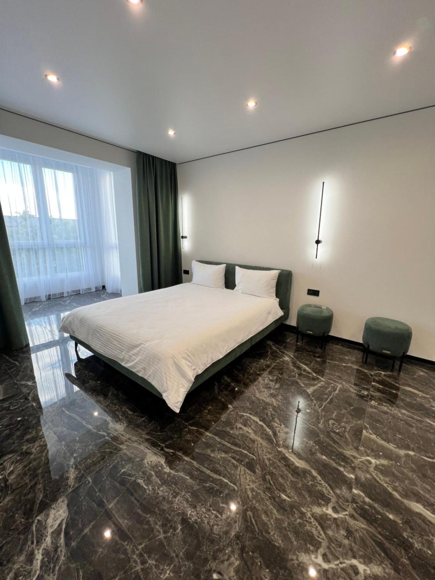 Люкс Апартаменти В Жкарена Та Жк Great House Rivne Kültér fotó